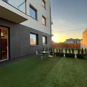 R House - Brand New With Patio And Garage Апартаменты